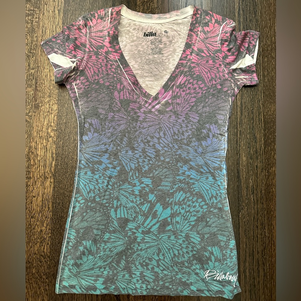 3/$12. Billabong. Butterfly Tri Color V Neck. Size S.